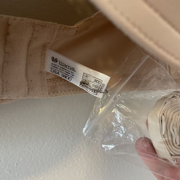 NWOT Wacoal 38DD Red Carpet Strapless Convertible Bra Beige - Picture 3 of 7